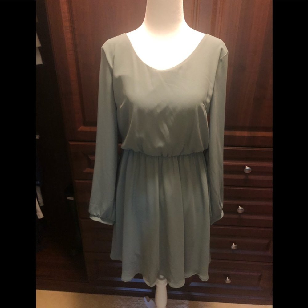 Long-sleeve criss-cross back olive dress